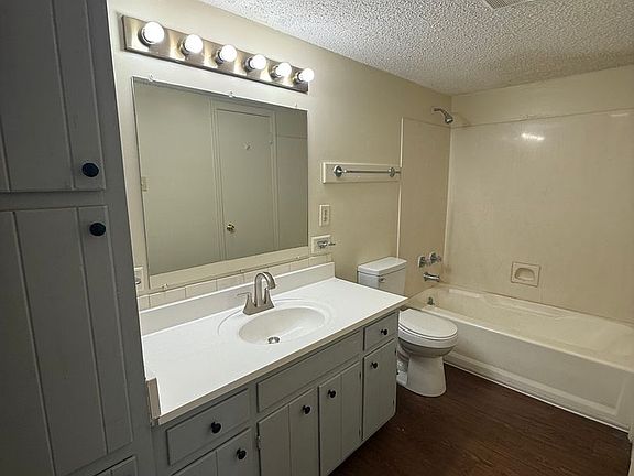 4th image of 8220A Governor Dr
