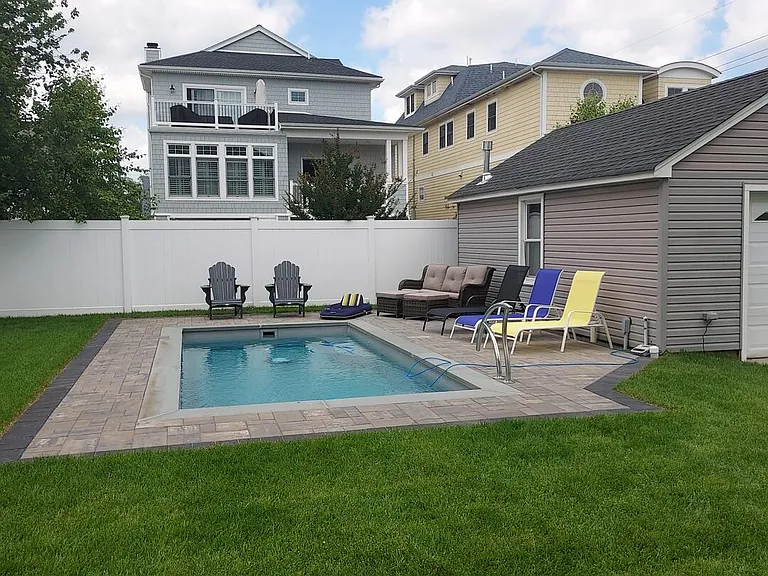 303 Forman Ave — Photo 47