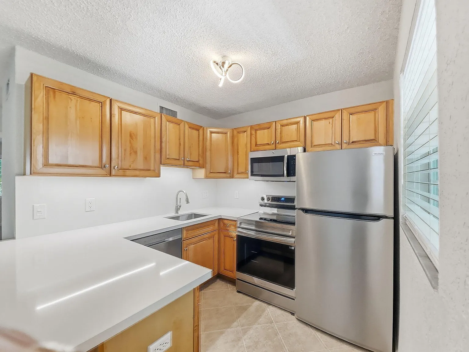 2 bed, 1.0 bath, 616 sqft, $2,000 — Photo 3