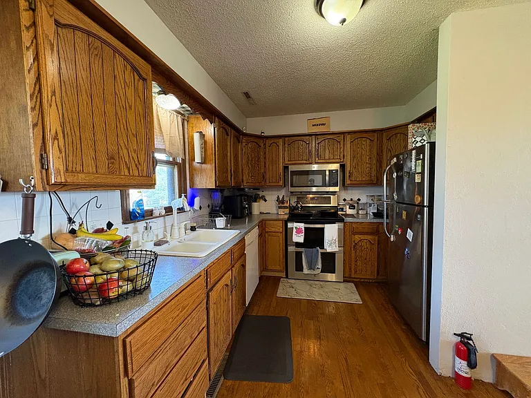 4676 N Dwight Dr — Photo 11