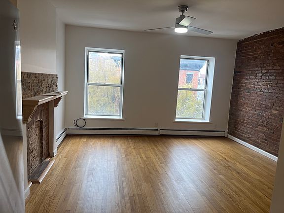 3rd image of 292 Saint James Pl APT 3