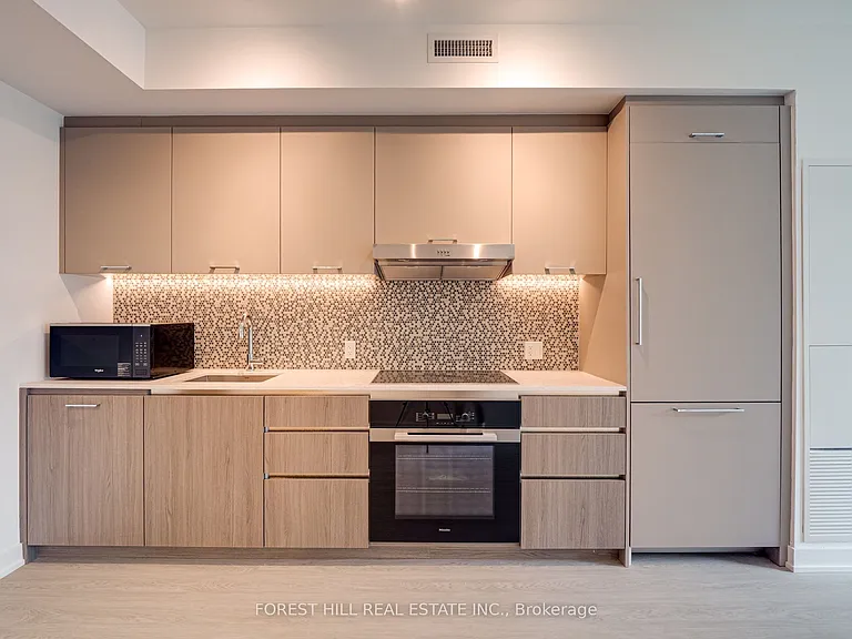 8188 Yonge St #202 — Photo 5