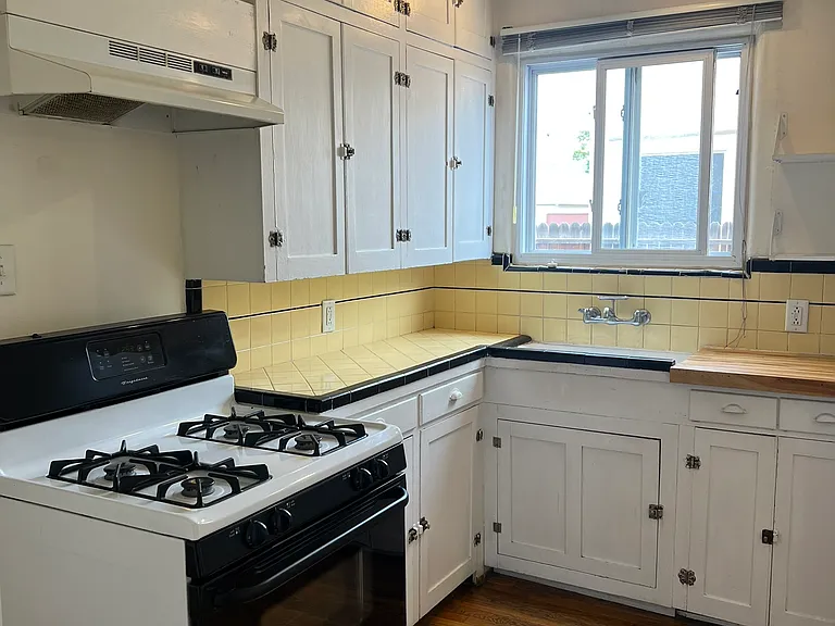 521 Granite Ave NW — Photo 9