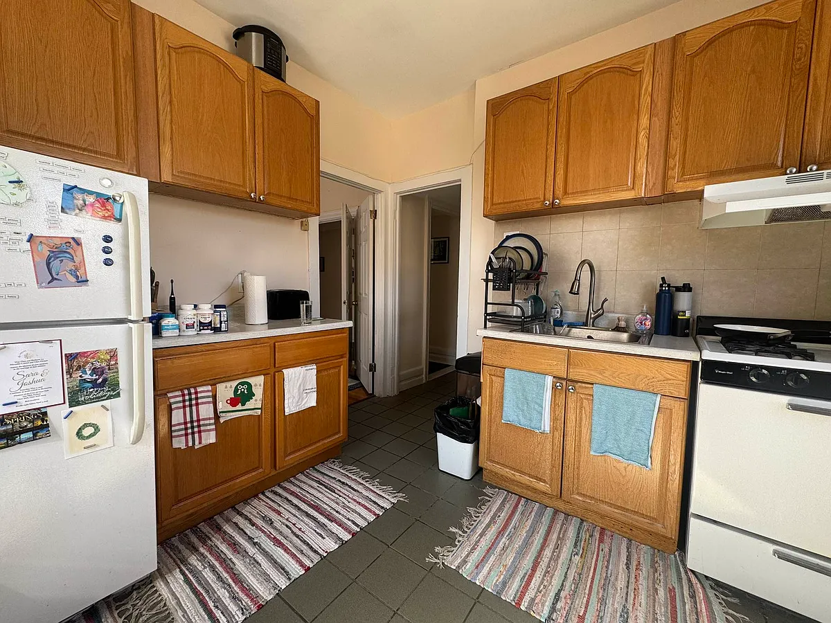 Building Photo - 25-75 42nd St #2