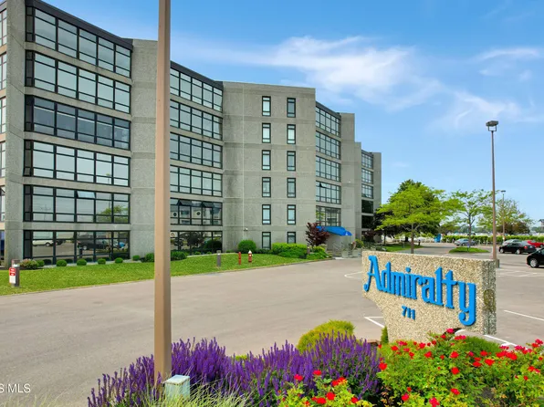 711 W Lakeshore Dr APT 203, Port Clinton, OH 43452