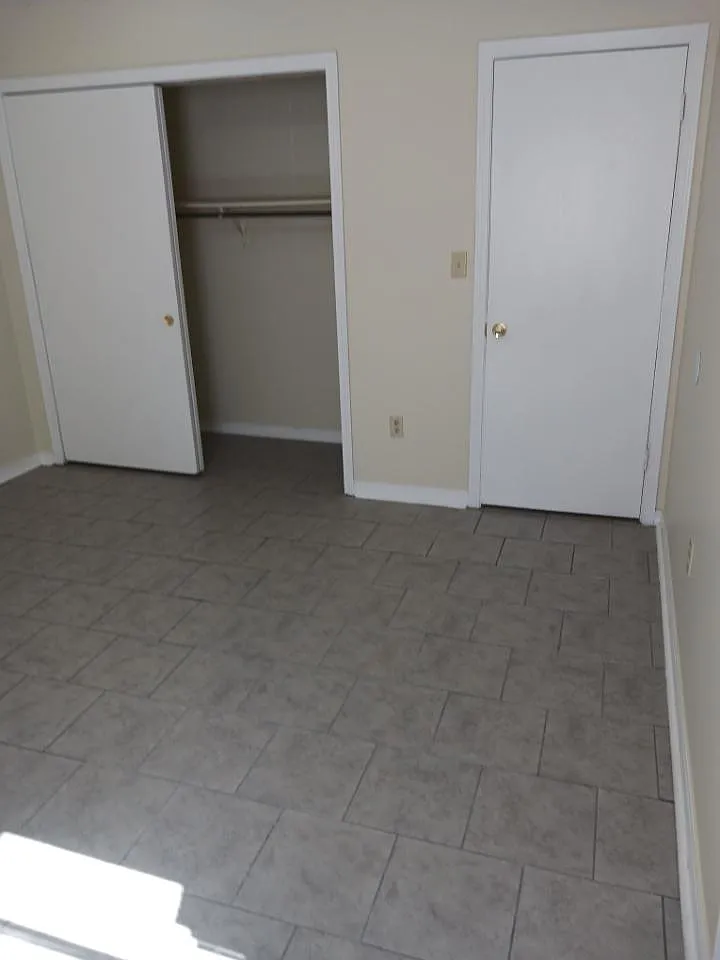 Springdale Apartments — Photo 3