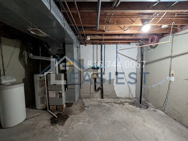 1523 E 123rd Ter — Photo 23