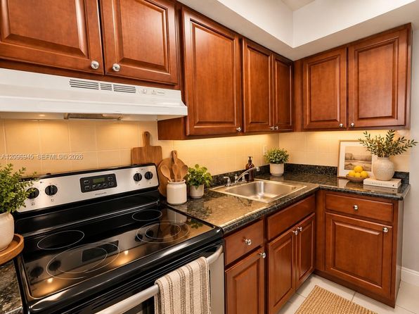 626 SW 14th Ave APT 109