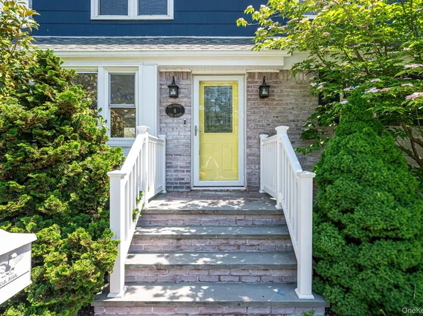 6 Lake Avenue, Merrick, NY 11566