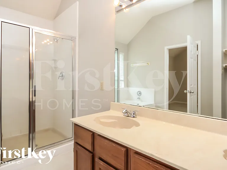 1039 Wentworth Dr — Photo 12