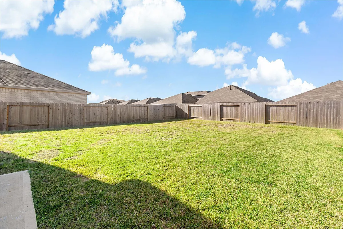 Building Photo - 21568 Rolling Streams Dr