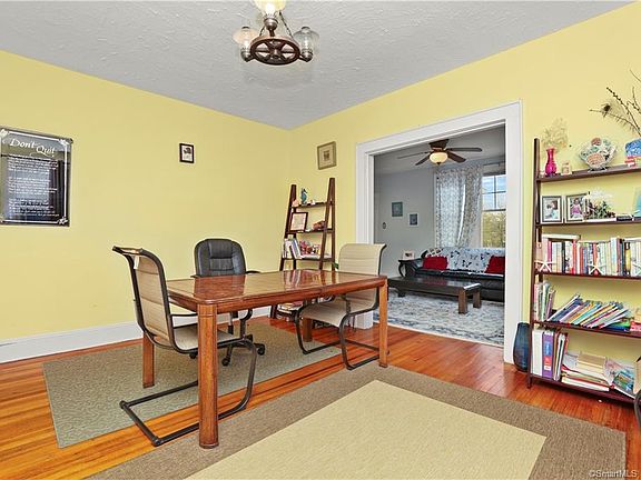 5th image of 209 Scofield Ave