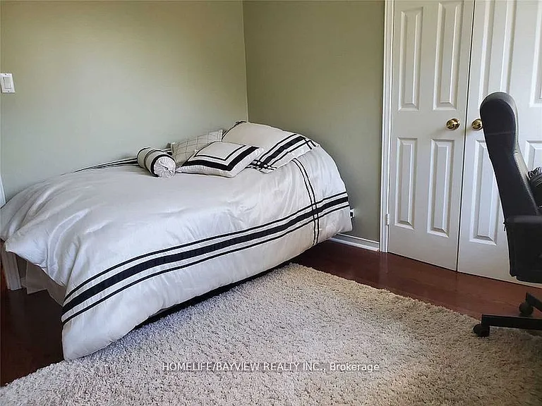 84 Huntington Park Dr W — Photo 13