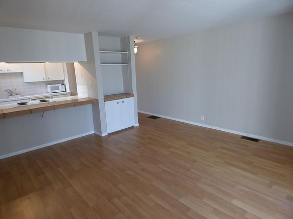 3rd image of 2020 Albatross St APT 2
