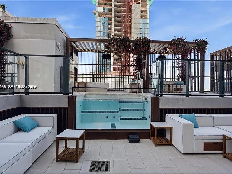 20 NE 11th St #4906-B — Photo 24