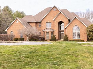 530 Covered Bridge Ln, Belleville, IL 62221