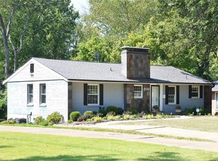 8148 Halifax Dr, Saint Louis, MO 63105