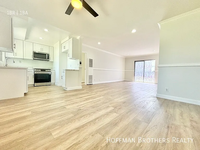 6337 Whitsett Ave #19 — Photo 3