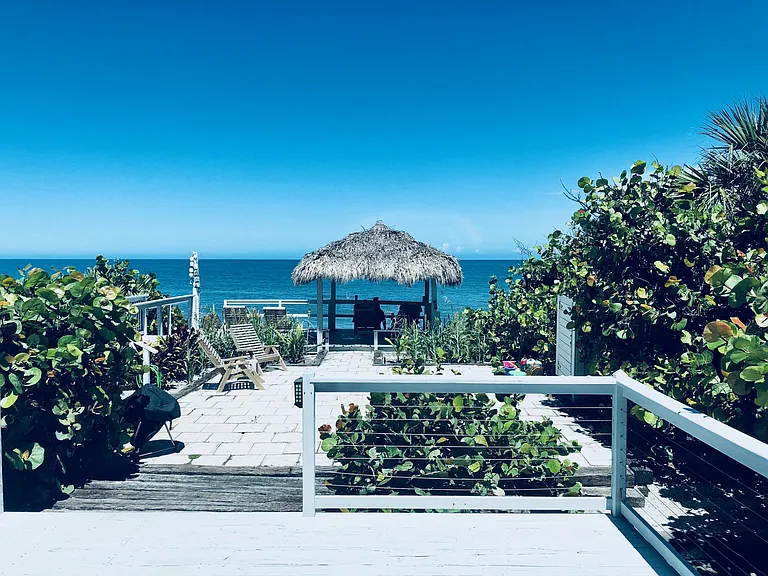 Tiki View of tropical deck and oceanviews