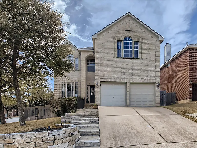 1001 Shadow Valley Cv — Photo 1
