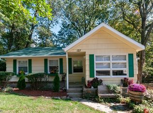 127 Windsor Ave, Hopatcong, NJ 07843