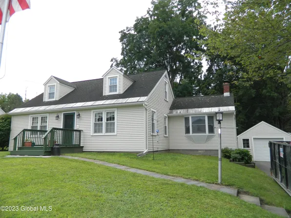 16 Highland Court, Troy, NY 12180