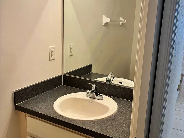 8050 Pacific Beach Dr — Photo 16