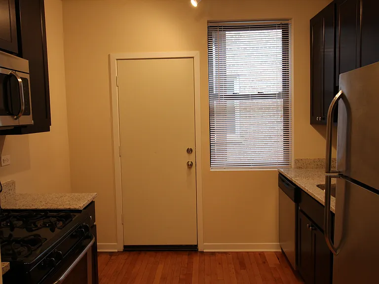 6973 N Greenview Ave #2 — Photo 8