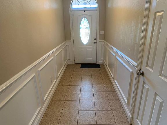 3rd image of 6114 Castle Oaks Dr