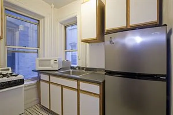 Sold by Douglas Elliman | media 21