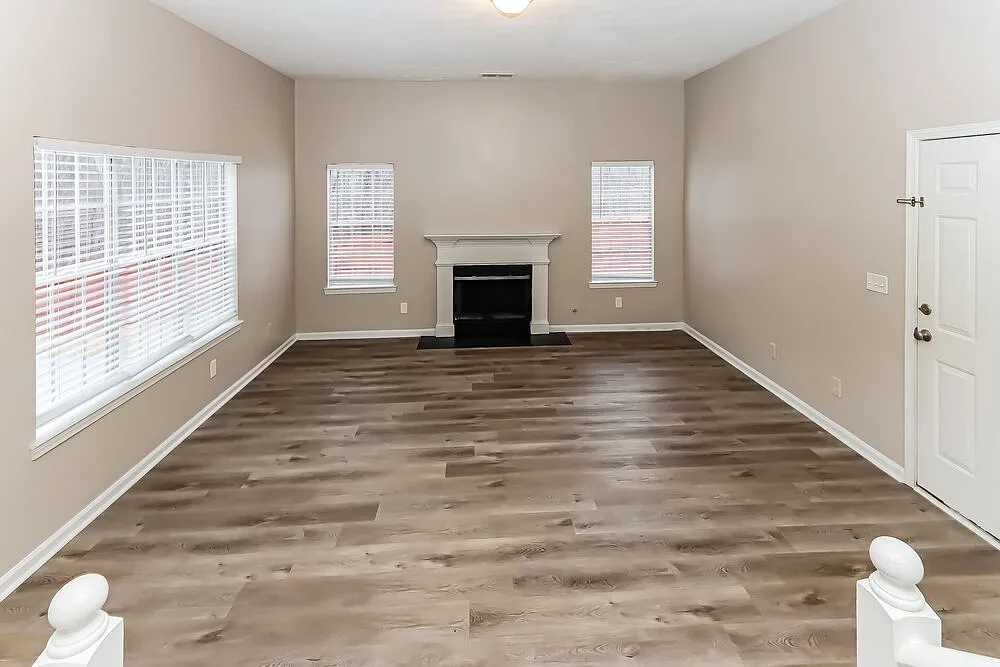 4 bed, 2.5 bath, 2232 sqft, $3,360 — Photo 4