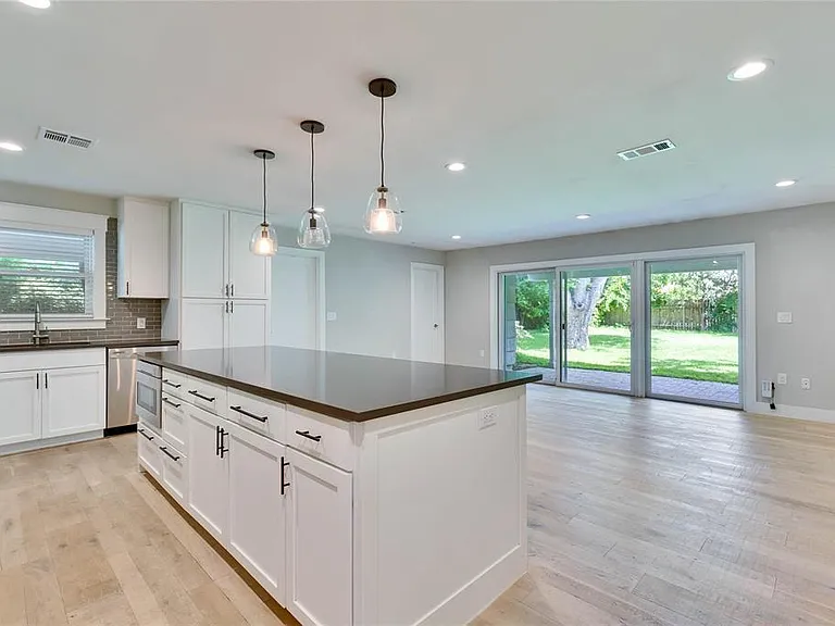 6203 Cary Dr — Photo 8