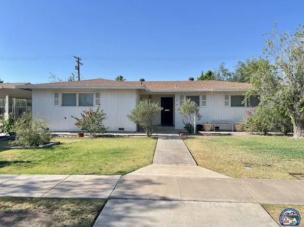 745 W Desert Gardens Dr, El Centro, CA 92243