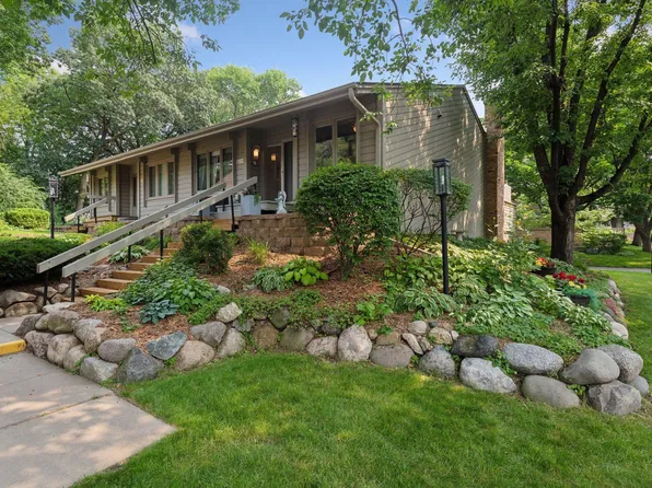 10249 Scarborough Rd, Bloomington, MN 55437