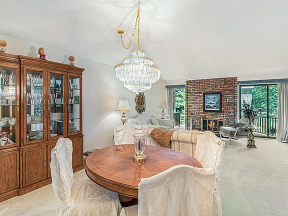 4th image of 3641 Woodcliff Dr