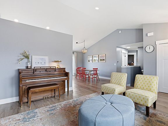 5th image of 1715 S Saint Charles Rd