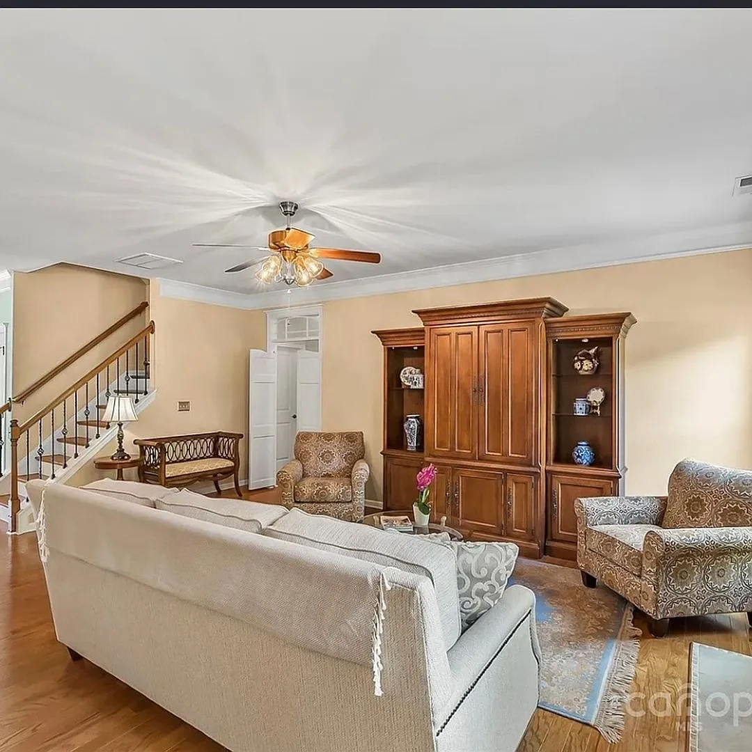 Spacious 5BR House in Statesville — Photo 3