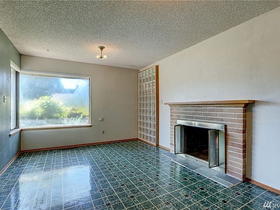 Family Room:  This fireplace is deluxe - it is"multi-view" meaning it has two open sides - enjoy the same fire in two seperate rooms!