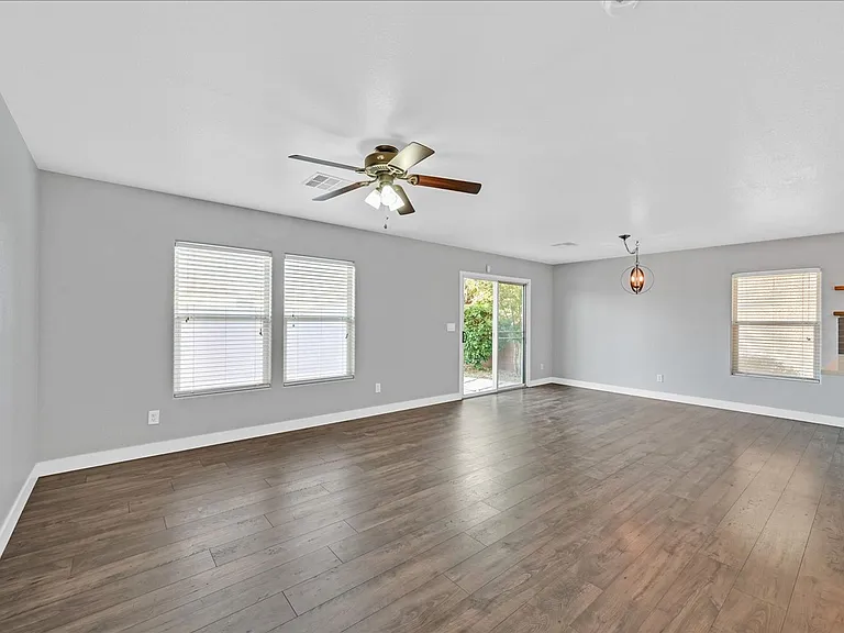 7912 Ivy Run St — Photo 3