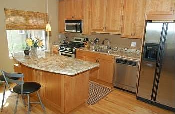 3rd image of 1120 Thomas St APT 102