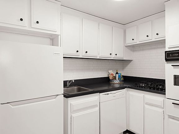 5th image of 16 W 16th St APT 14GS