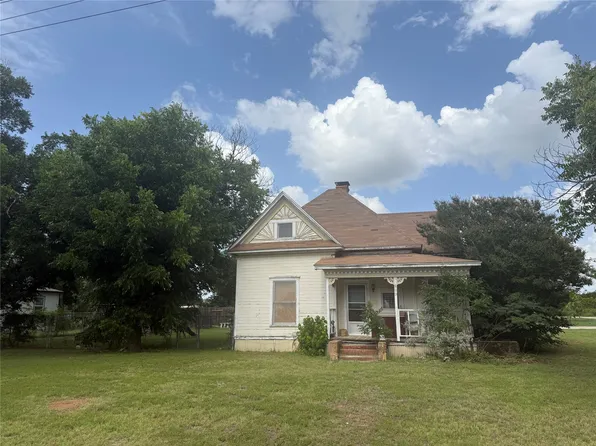 803 N 3rd St, Bangs, TX 76823