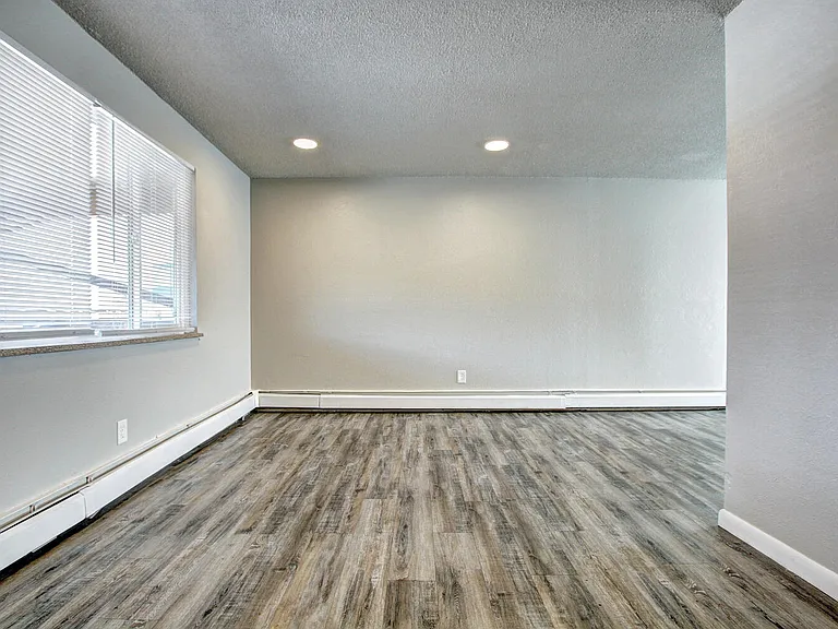 5351-5361 Everett St — Photo 15