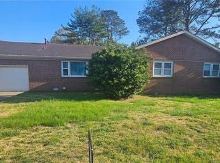 305 Providence Rd, Chesapeake, VA 23325