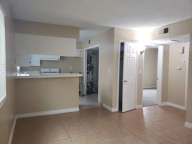 1107 L Street A-D — Photo 2