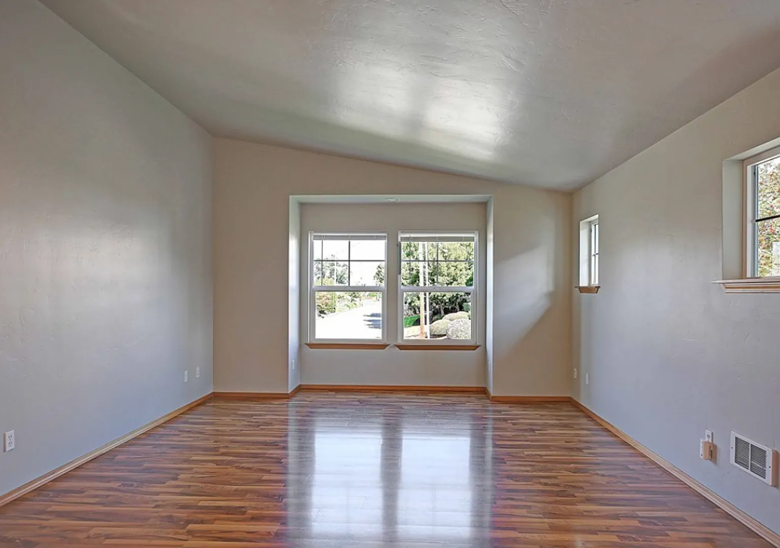 Stanwood - 10008 — Photo 4