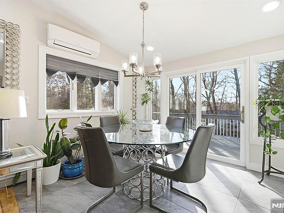 5th image of 6 Ramsay Rd W