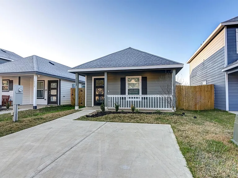 16428 Jasmine Marie Pl — Photo 2