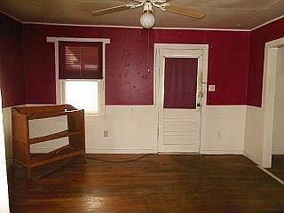 4th image of 1222 N Howell Ave