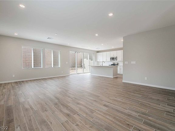 3rd image of 297 Woodsfield Ct